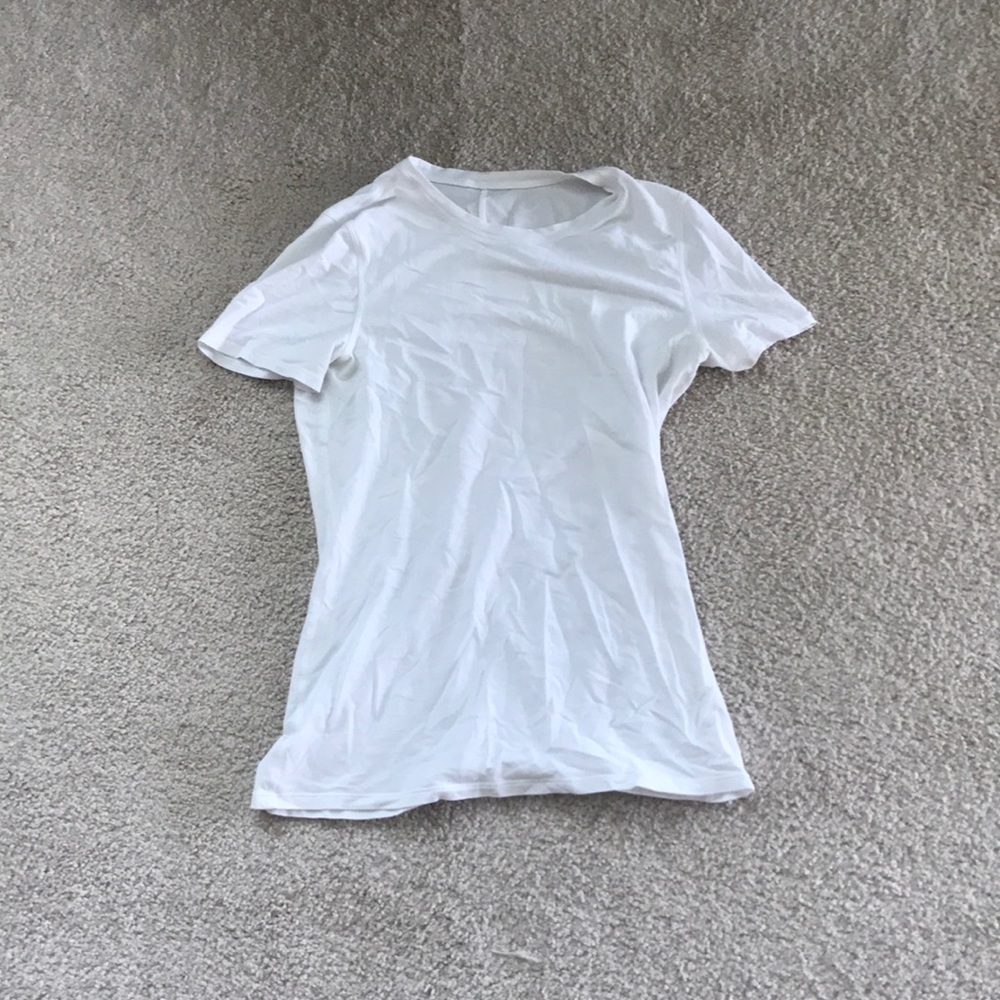 White fitted lulu lemon tshirt